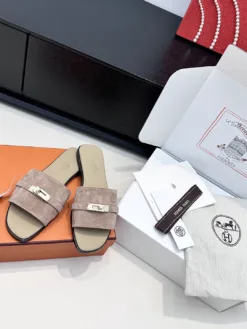 HERMES Sandals & Slides EU36-39 C70202605032267149