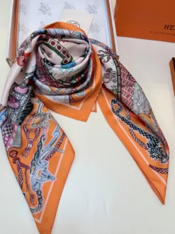 Alternative view of HERMES Scarves A1520260504230369