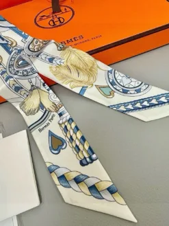 Alternative view of HERMES Scarves D520260504089749