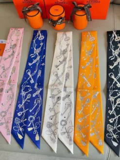 Alternative view of HERMES Scarves D520260504089849