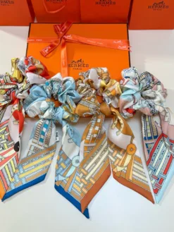 Alternative view of HERMES Scarves D520260504091149