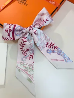 Alternative view of HERMES Scarves D5202605041021249