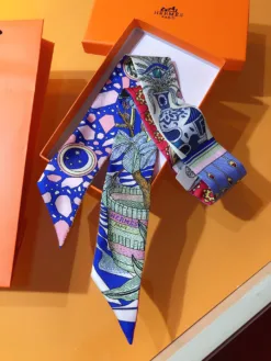 Alternative view of HERMES Scarves D5202605041077749