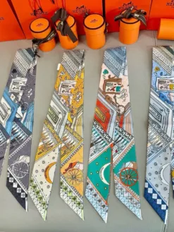 Alternative view of HERMES Scarves D520260504267649