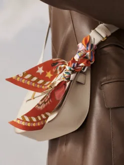 Alternative view of HERMES Scarves D520260504395249