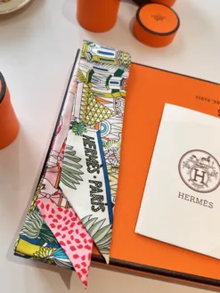 Alternative view of HERMES Scarves D520260504420749