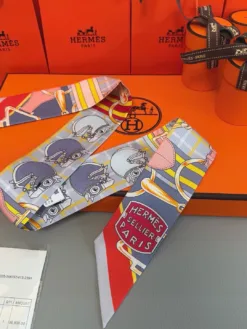 Alternative view of HERMES Scarves D520260504479649