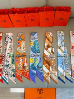 Alternative view of HERMES Scarves D520260504479749