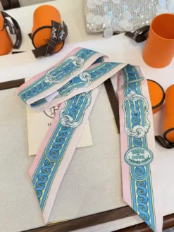 Alternative view of HERMES Scarves D520260504531349