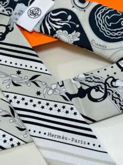 Alternative view of HERMES Scarves D520260504618749