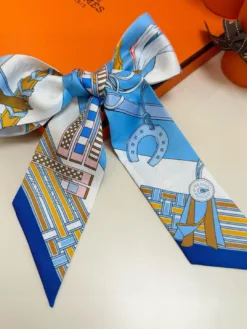 Alternative view of HERMES Scarves D520260504619449