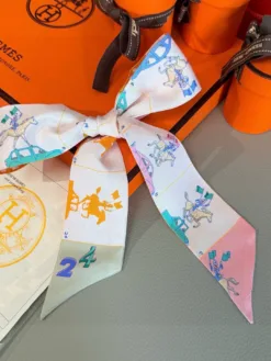 Alternative view of HERMES Scarves D520260504873649