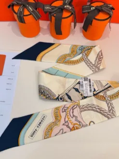 Alternative view of HERMES Scarves D520260504928649
