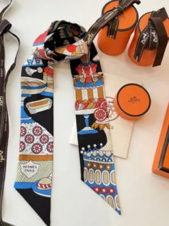 Alternative view of HERMES Scarves E020260504139949