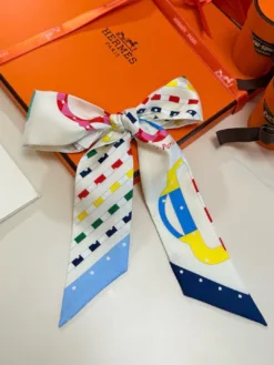 Alternative view of HERMES Scarves E020260504183749