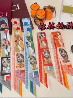 Alternative view of HERMES Scarves E020260504268549