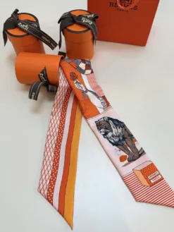 Alternative view of HERMES Scarves E020260504727749
