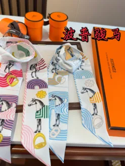 Alternative view of HERMES Scarves E020260504756049
