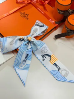 Alternative view of HERMES Scarves E020260504873449