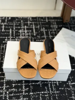 KHAITE Sandals & Slides EU35-40 C70202605033197149