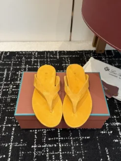 LORO PIANA Sandals & Slides EU35-40 B60202605030044119