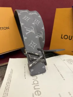 Alternative view of LV Belts Men D020260504008349