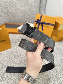 Alternative view of LV Belts Unisex A6020260504005079