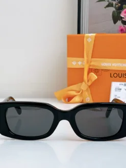 Alternative view of LV Glasses & Sunglasses A3520260504383869
