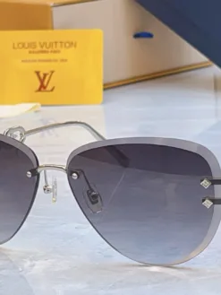 LV Glasses & Sunglasses A3520260504452369