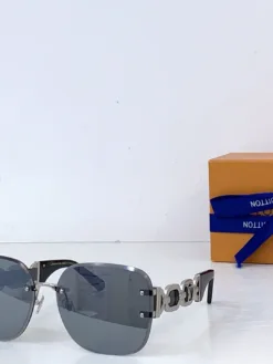 LV Glasses & Sunglasses A4520260504179879