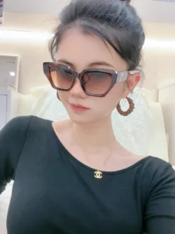 Alternative view of LV Glasses & Sunglasses F020260504062049