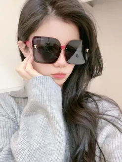 LV Glasses & Sunglasses F020260504902649