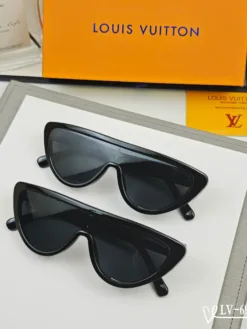 Alternative view of LV Glasses & Sunglasses F520260504373049