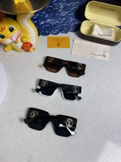 Alternative view of LV Glasses & Sunglasses G020260504360459