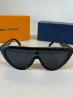 Alternative view of LV Glasses & Sunglasses G520260504054259