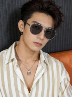 LV Glasses & Sunglasses G5202605041038159