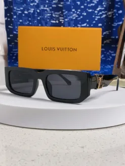 LV Glasses & Sunglasses G520260504107259