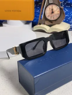 Alternative view of LV Glasses & Sunglasses G520260504107259