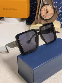 Alternative view of LV Glasses & Sunglasses G520260504320759