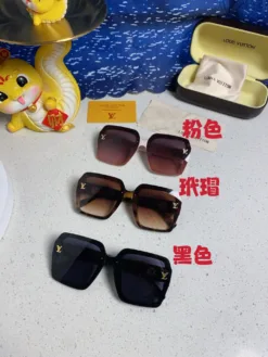 Alternative view of LV Glasses & Sunglasses G520260504357759