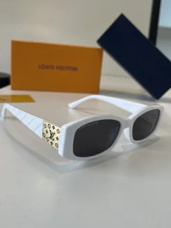 Alternative view of LV Glasses & Sunglasses G520260504363859