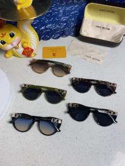 Alternative view of LV Glasses & Sunglasses G520260504398959