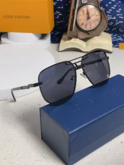 Alternative view of LV Glasses & Sunglasses G520260504400859