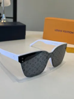 LV Glasses & Sunglasses G520260504991159