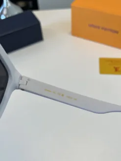 Alternative view of LV Glasses & Sunglasses G520260504991159