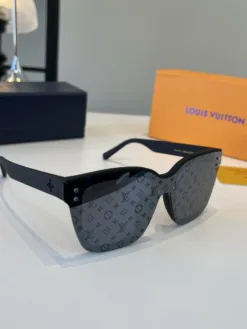 LV Glasses & Sunglasses G520260504991259