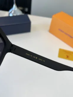 Alternative view of LV Glasses & Sunglasses G520260504991259