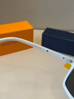 Alternative view of LV Glasses & Sunglasses H0202605041036559