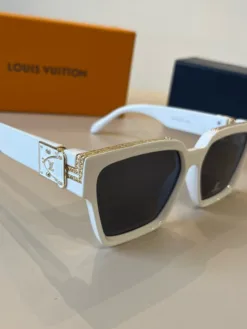 LV Glasses & Sunglasses H020260504201859