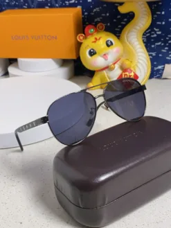 Alternative view of LV Glasses & Sunglasses H020260504321059
